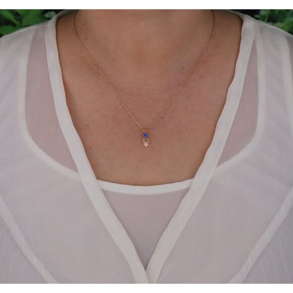 Pendant Only 10k Black Hills Gold Blue Lab Sapphire Leaf Pendant 5/8" x 1/4" - Picture 2 of 6